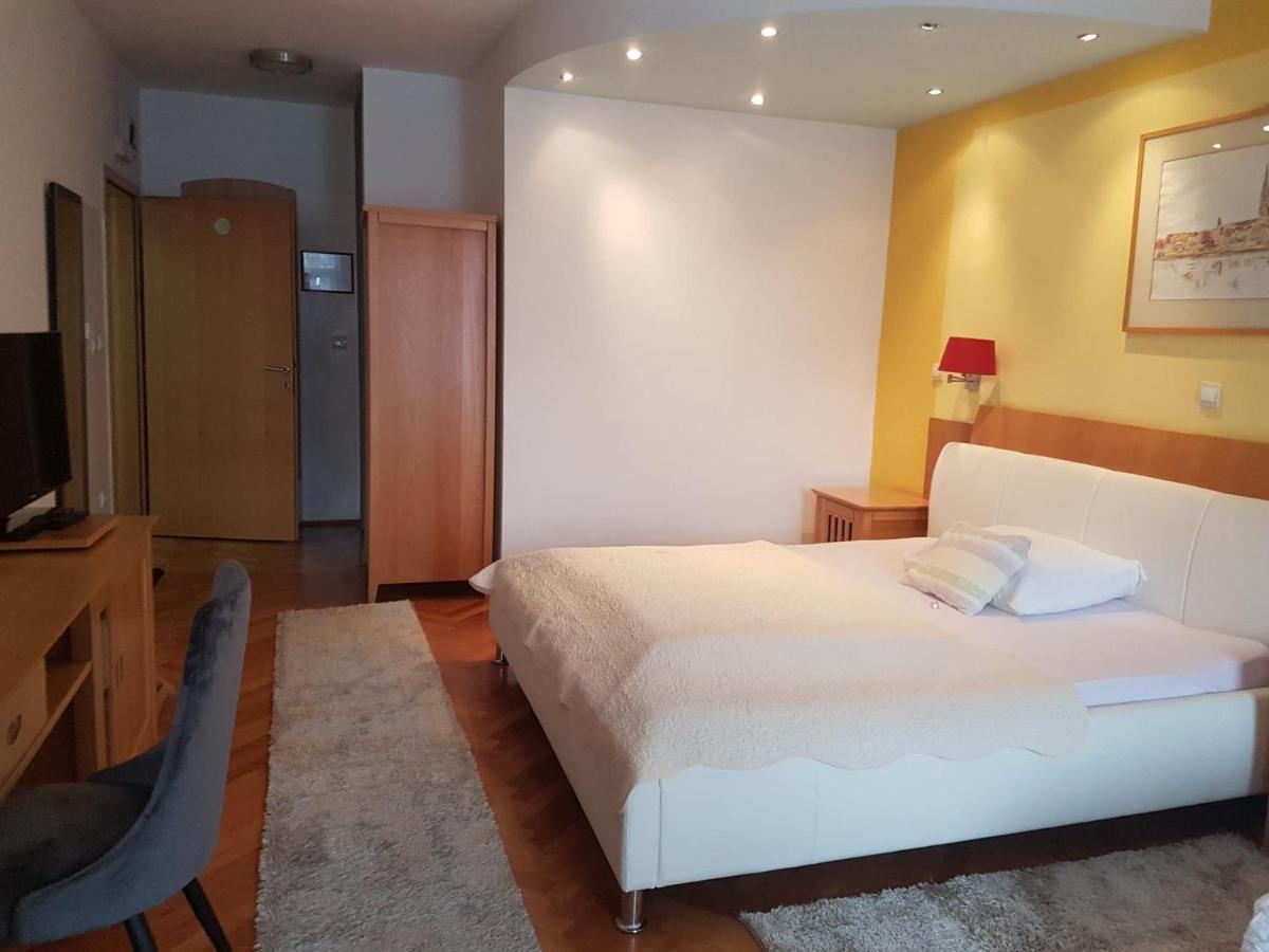 Hotel Millennium Όσιγιεκ Εξωτερικό φωτογραφία